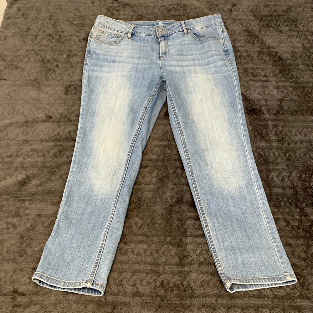 Liz Claiborne Light Wash Classic Fit Stretch Ankle Jeans Size 14